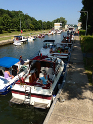 Motorboot rechts